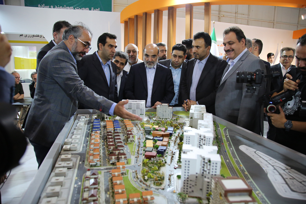 بازدید علی عسگری از غرفه گروه