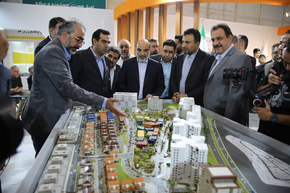 بازدید علی عسگری از غرفه گروه