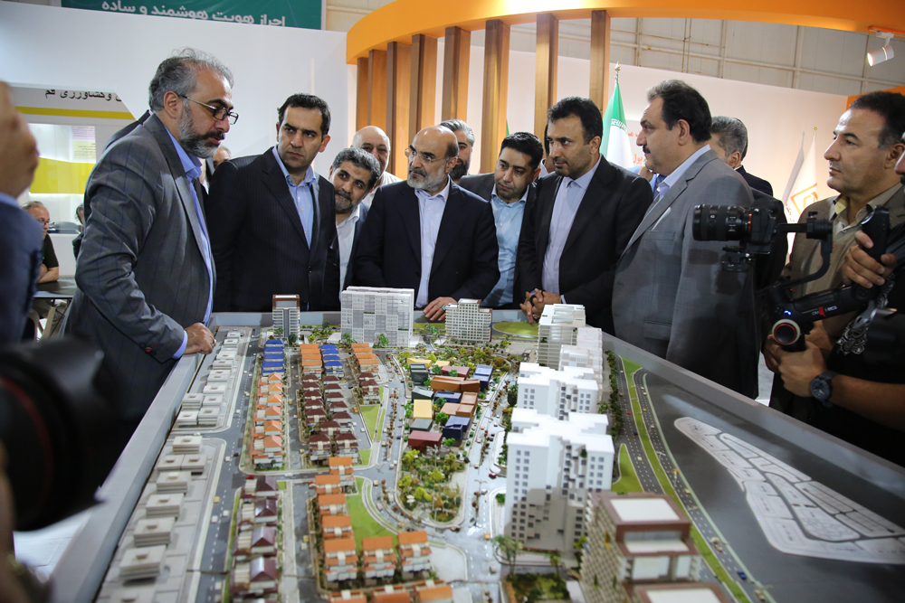 بازدید علی عسگری از غرفه گروه