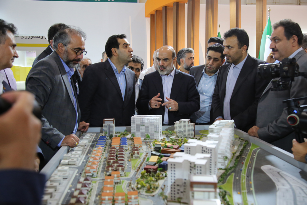 بازدید علی عسگری از غرفه گروه