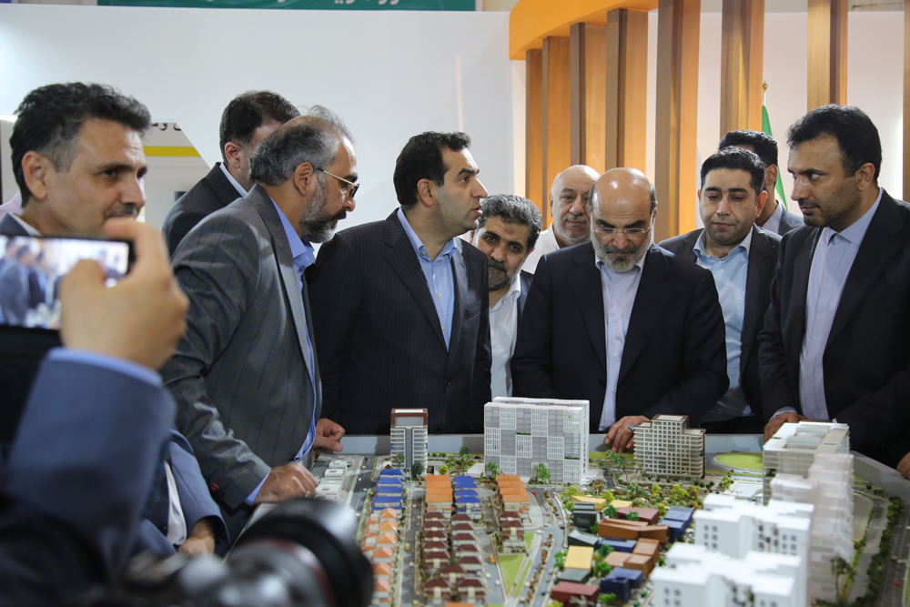 بازدید علی عسگری از غرفه گروه