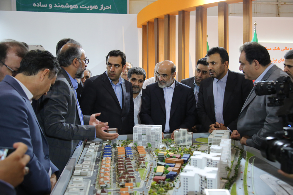 بازدید علی عسگری از غرفه گروه