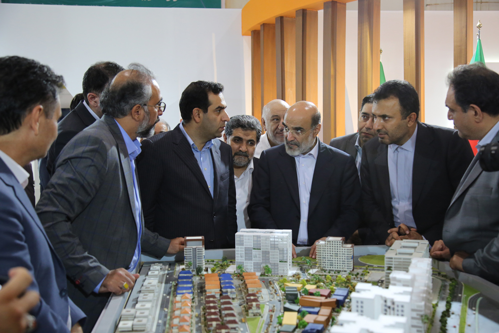 بازدید علی عسگری از غرفه گروه