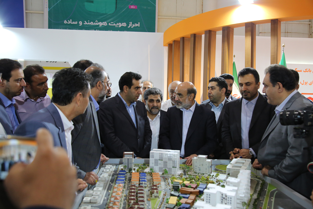 بازدید علی عسگری از غرفه گروه