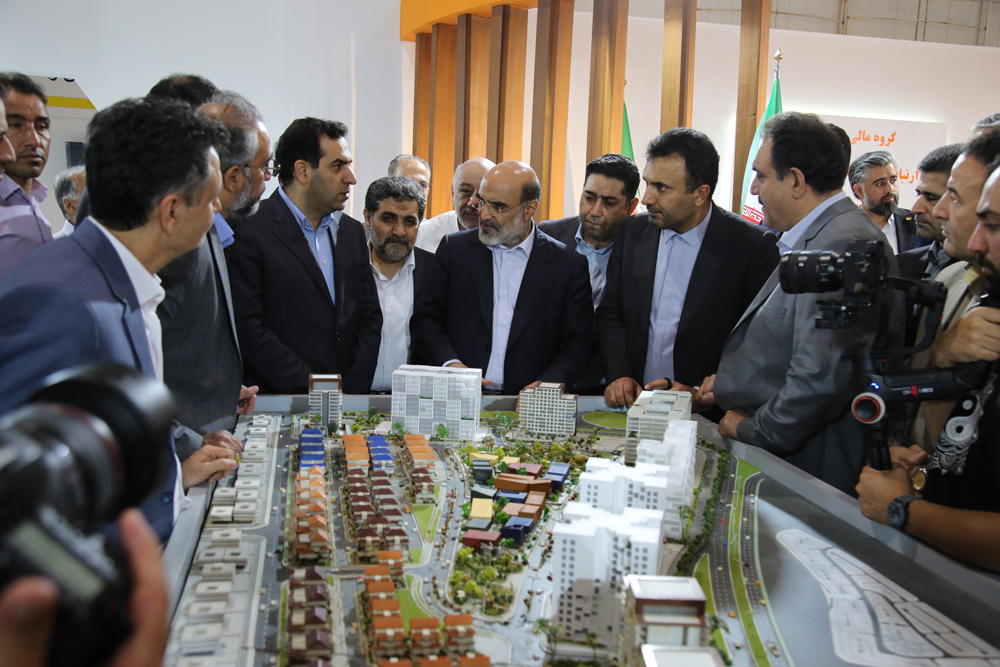 بازدید علی عسگری از غرفه گروه