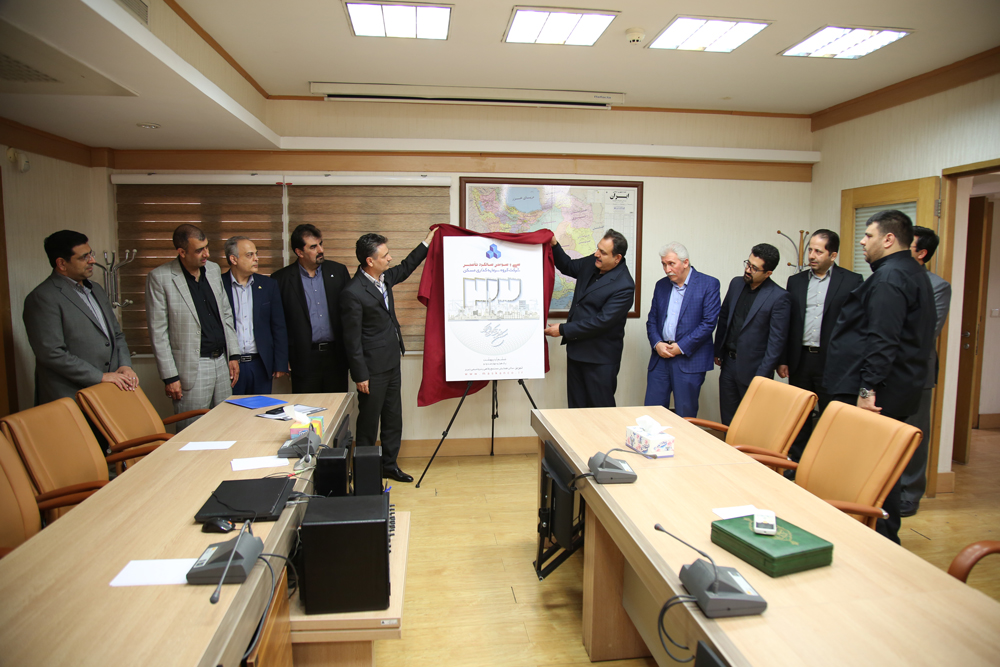 رونمایی پوستر