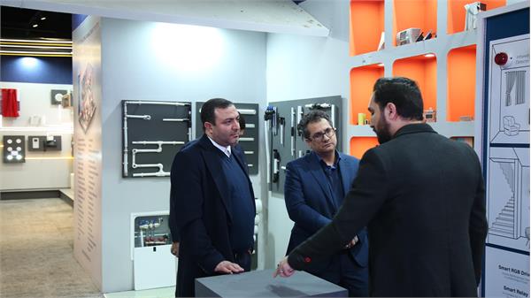 بازدید مدیرعامل از نمایشگاه خانه نوآوری و فناوری ایران 9