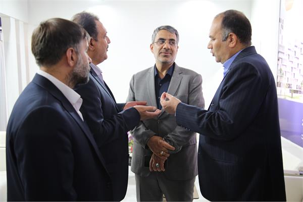 بازدید مدیرعامل سازمان ملی زمین و مسکن از غرفه ثمسکن