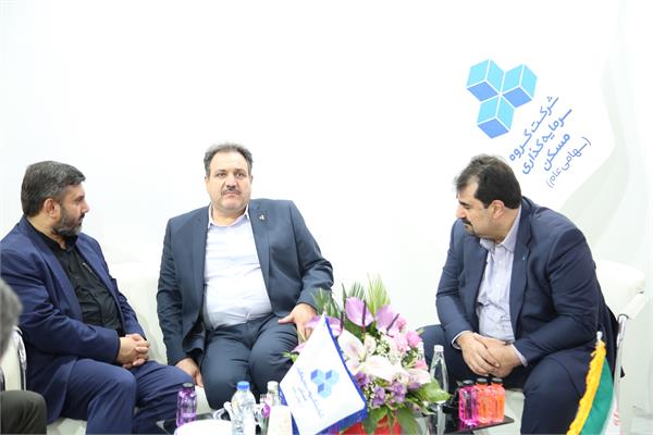 حضور معاون وزیر و مدیرعامل شرکت عمران شهرهای جدید در غرفه ثمسکن
