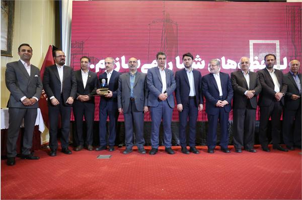 عنوان انبوه ساز برتر استان خراسان رضوی به شرکت سرمایه گذاری مسکن شمال شرق