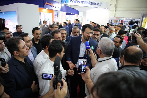 بازدید وزیر راه و شهرسازی از غرفه گروه سرمایه گذاری مسکن