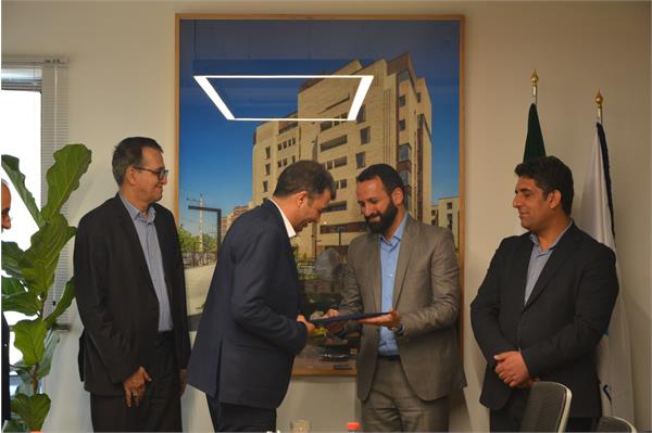 آیین تکریم و معارفه سرپرست و اعضا هیات مدیره شرکت سرمایه‌گذاری مسکن جنوب برگزار شد
