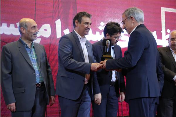 عنوان انبوه ساز برتر استان خراسان رضوی به شرکت سرمایه گذاری مسکن شمال شرق