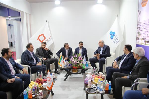 بازدید مدیرعامل بانک مسکن از غرفه ثمسکن
