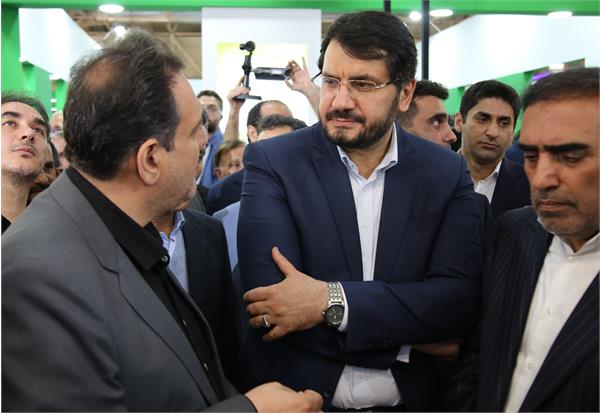 بازدید وزیر راه و شهرسازی از غرفه گروه سرمایه گذاری مسکن