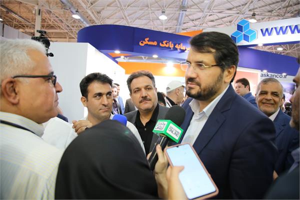 بازدید وزیر راه و شهرسازی از غرفه گروه سرمایه گذاری مسکن