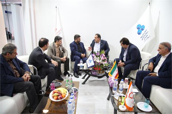 حضور معاون وزیر و مدیرعامل شرکت عمران شهرهای جدید در غرفه ثمسکن